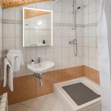 Rita ゲストハウス 3*